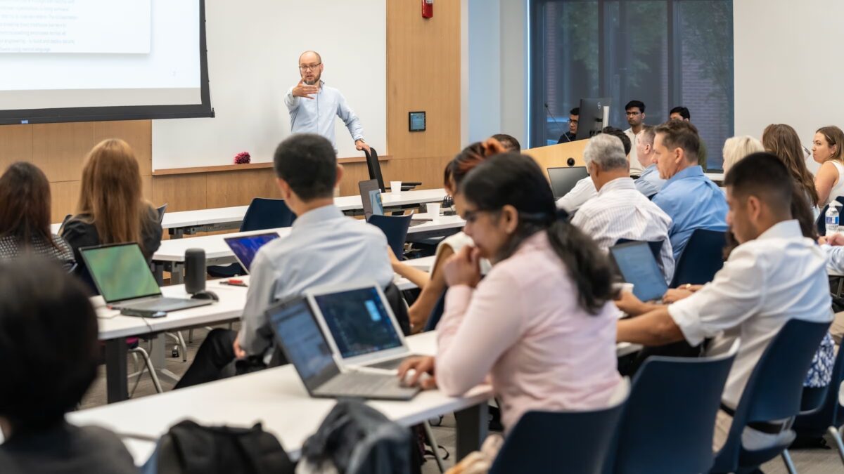 Business & Tech School especializada en formación profesional en negocio y tecnología